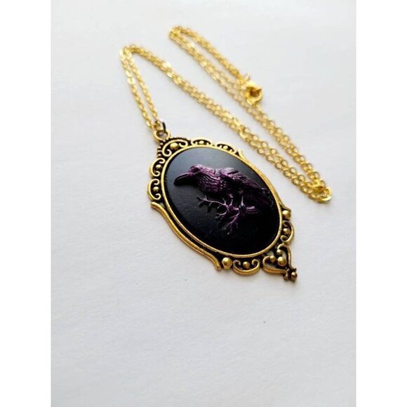 Purple Iridescent Raven Crow Gothic Rockabilly Cameo Antique Gold Necklace Penda - Picture 5 of 5
